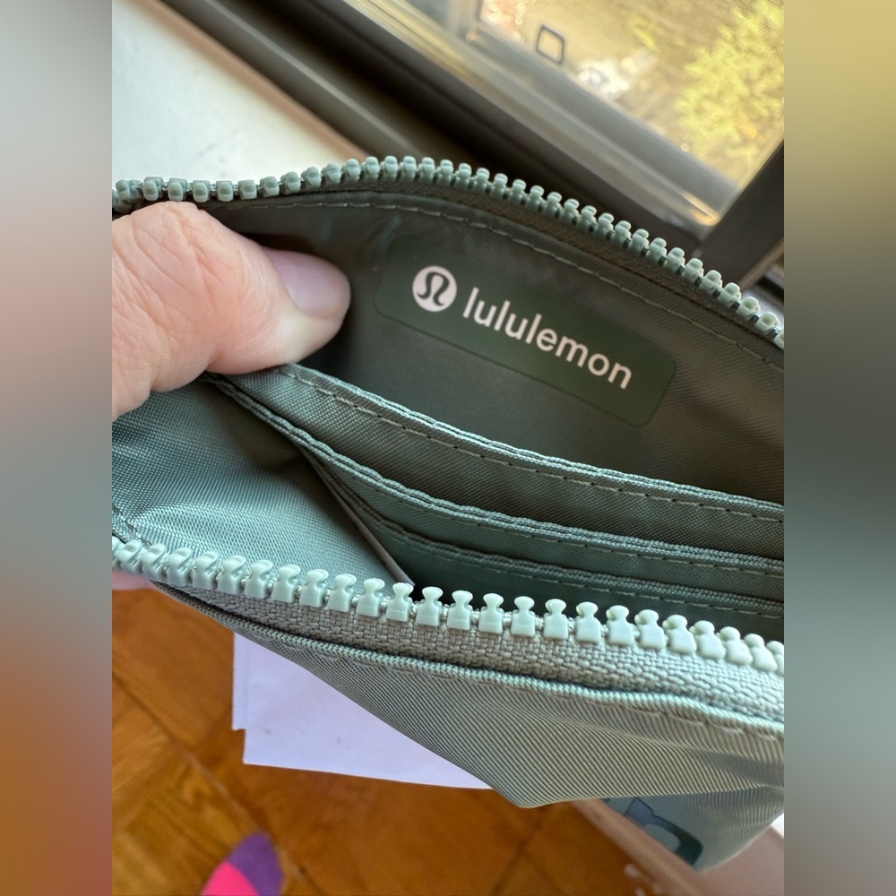 Lululemon Sage Clipable Card Zippered Pouch - Picture 4 of 4